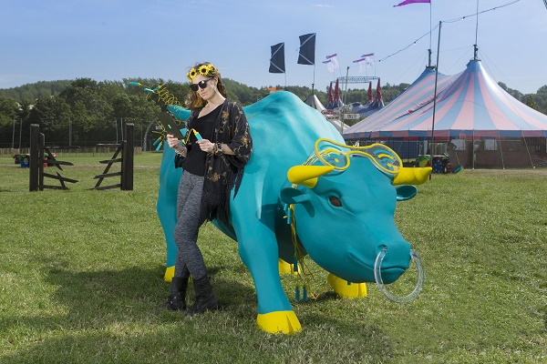 4GEE Charging Bull at Glastonbury 2015